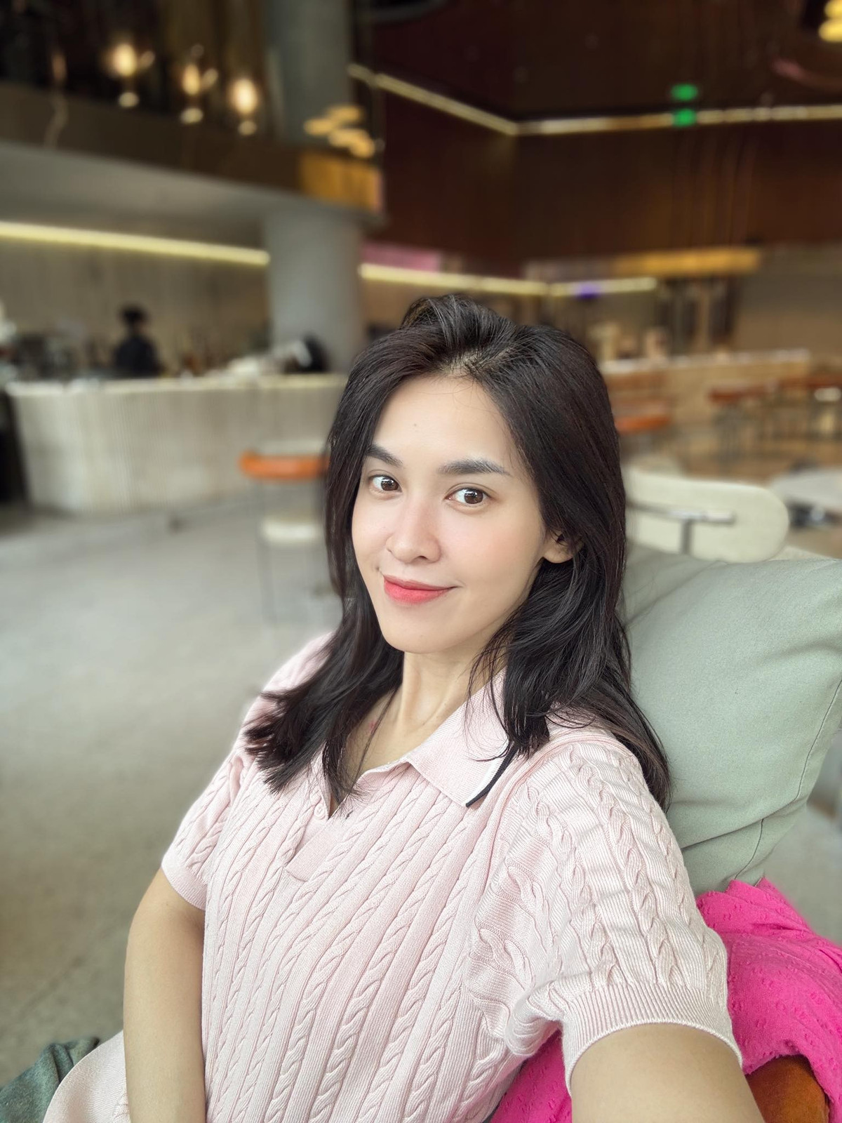 Trên mạng xã hội, nữ diễn viên thường xuyên chia sẻ hình ảnh đời thường, đặc biệt là những khoảnh khắc cận mặt. Ảnh: FB Lê Tú Vi