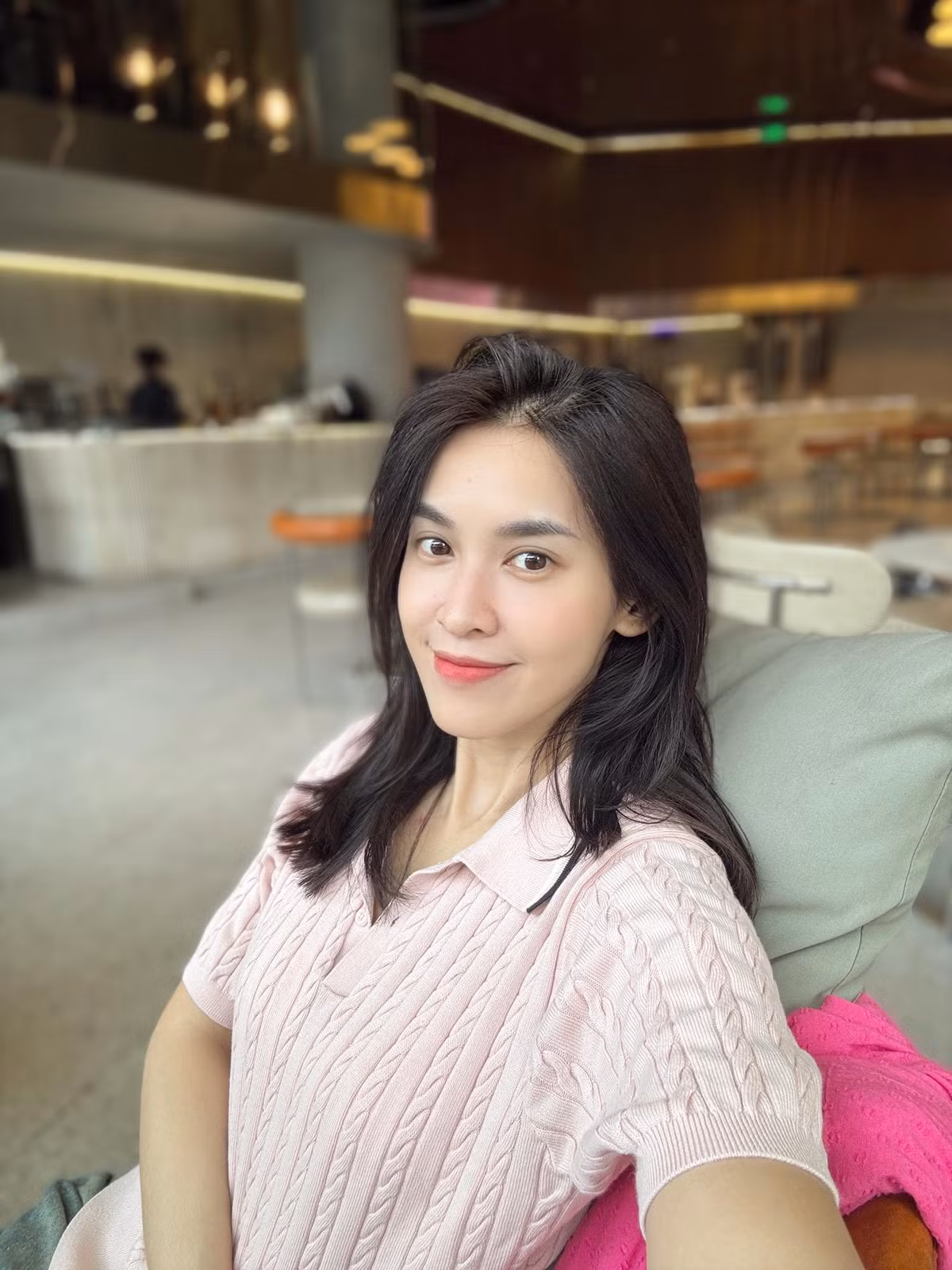 Trên mạng xã hội, nữ diễn viên thường xuyên chia sẻ hình ảnh đời thường, đặc biệt là những khoảnh khắc cận mặt. Ảnh: FB Lê Tú Vi