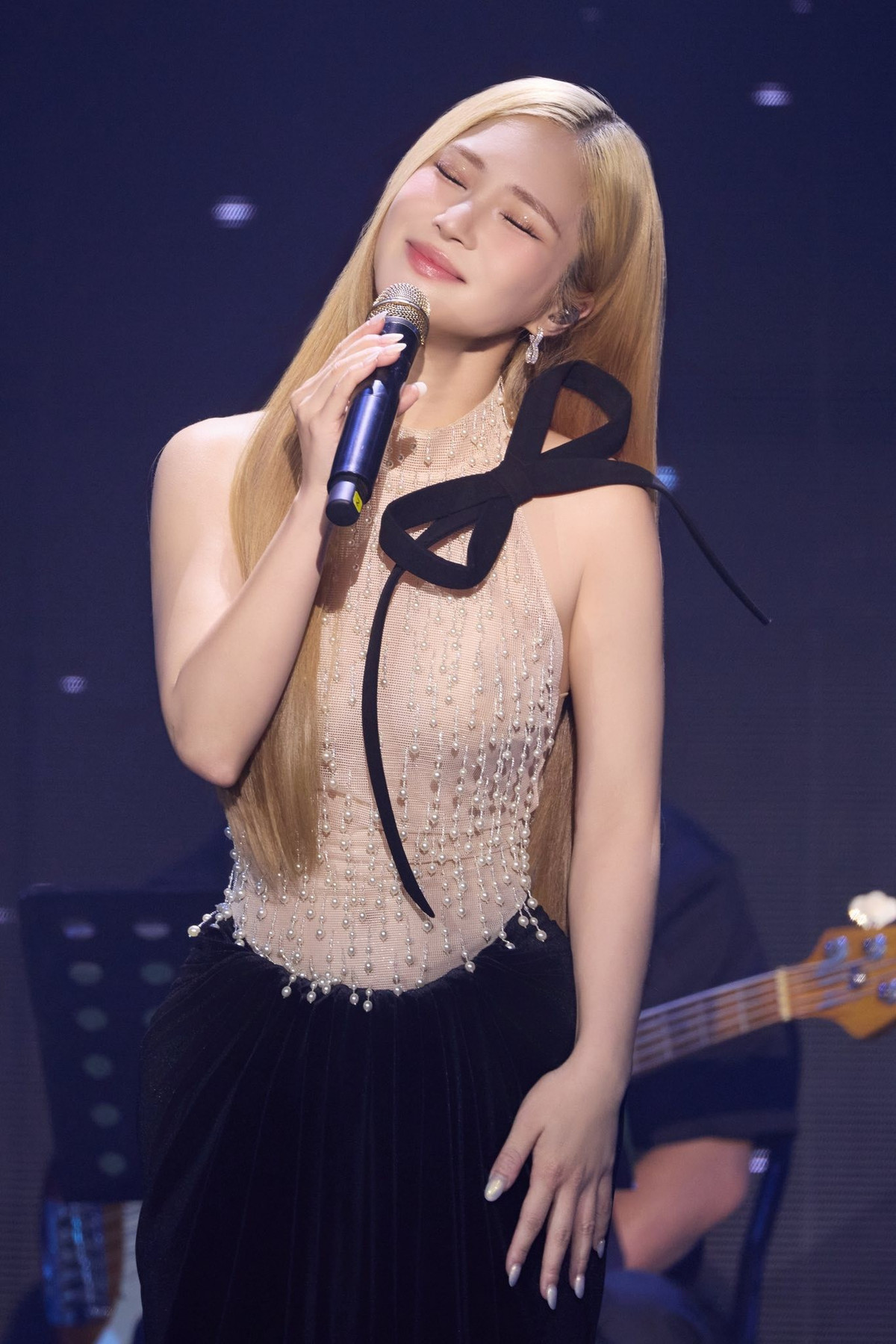 Hương Tràm xinh đẹp ngọt ngào "phiêu" trên sân khấu. Ảnh: FB Hương Tràm Phạm