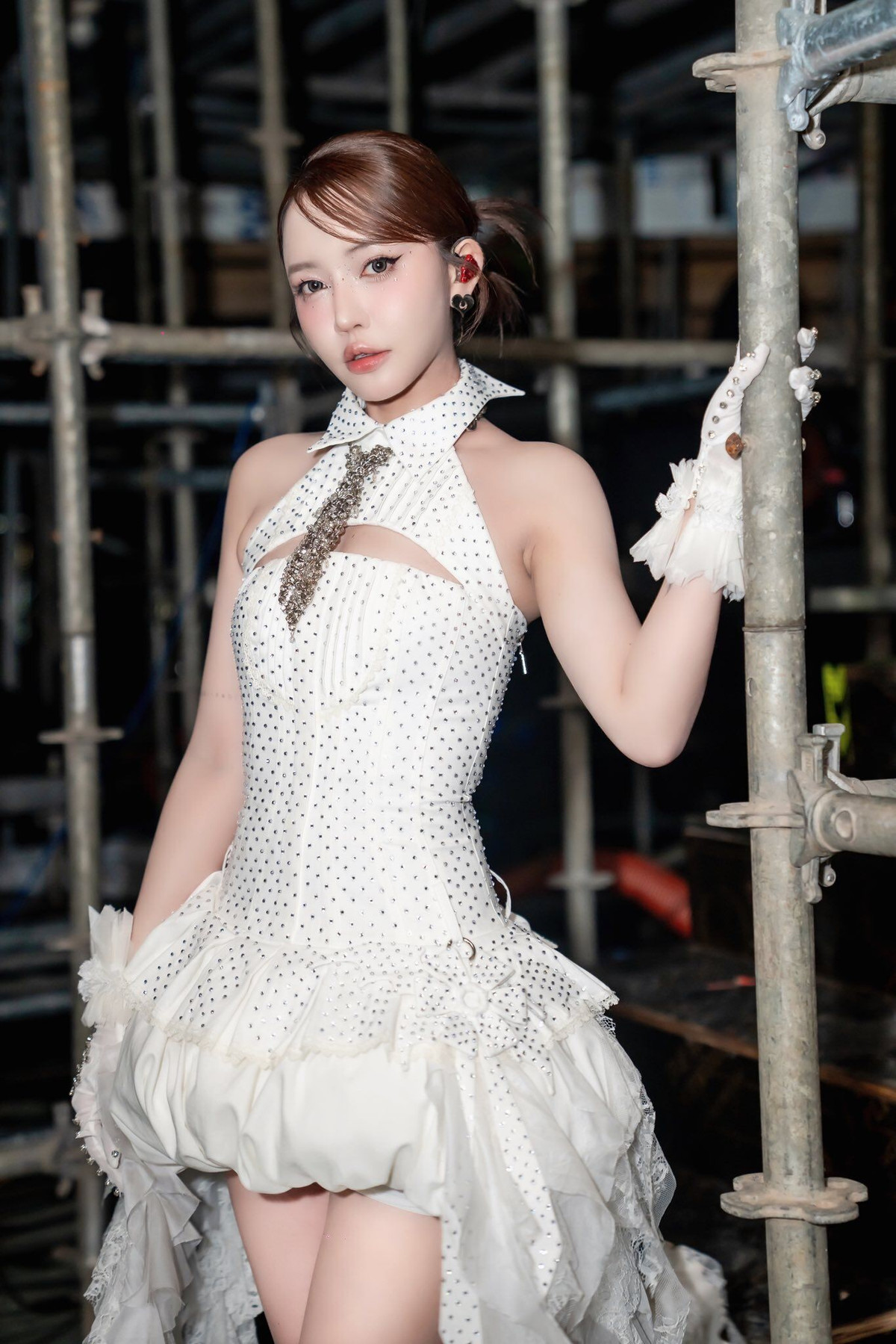 Nếu như thời điểm Vietnam Idol 2010, cô còn mũm mĩm, làn da ngăm và gương mặt kém nổi bật thì hiện tại, nữ ca sĩ khiến công chúng ngỡ ngàng bởi nhan sắc "lên hương" rõ rệt.