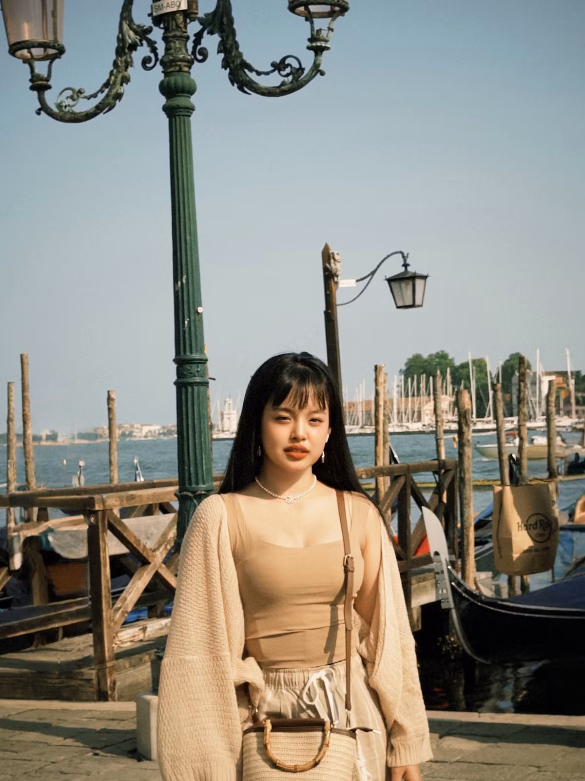 Ở tuổi 18, Suli lột xác thành thiếu nữ, phong cách ăn diện và make up khiến nhiều người nhận không ra. Ảnh: FB Bui Thuy Hanh