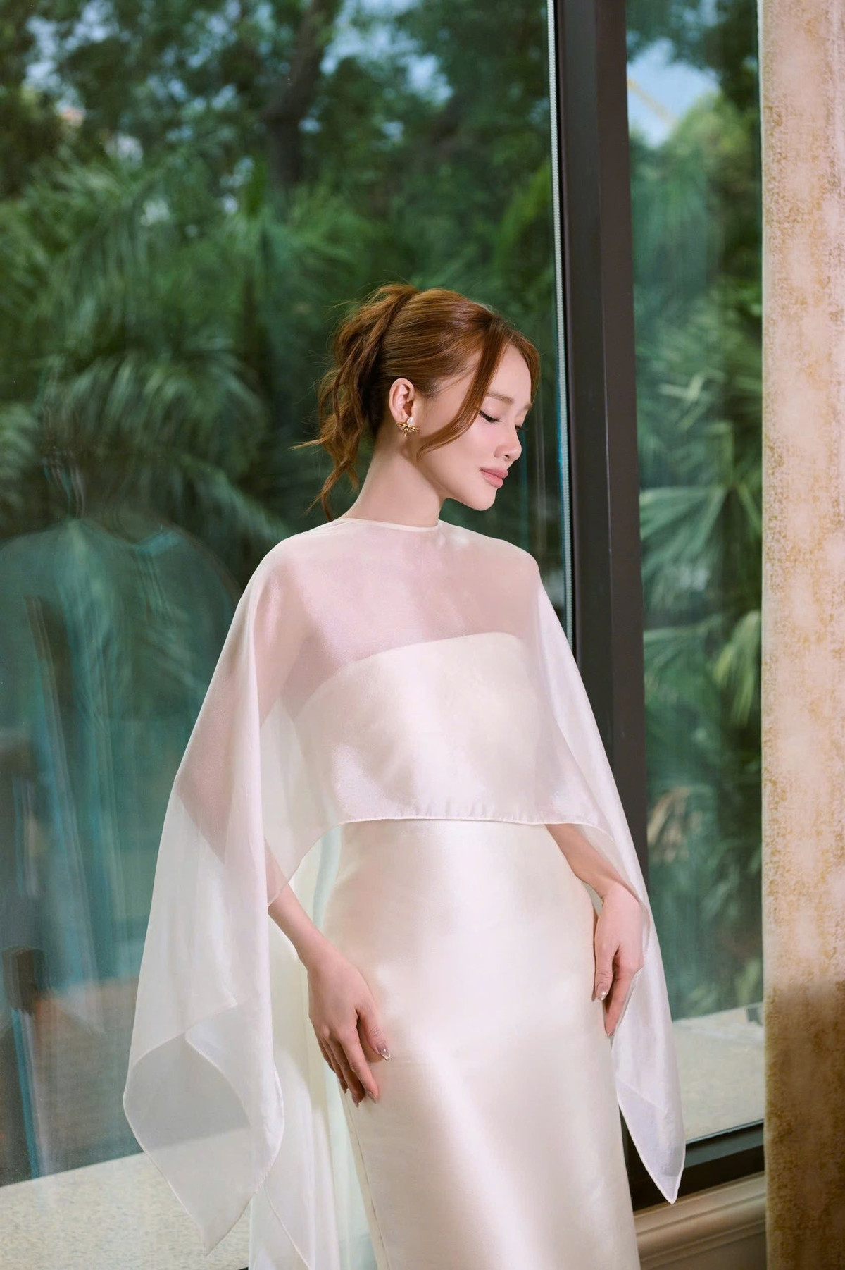 Từ lâu, Nhã Phương được biết đến là một trong những nữ diễn viên tài sắc của làng giải trí Việt. Không chỉ ghi dấu ấn với nhiều vai diễn truyền hình và điện ảnh, cô còn khiến nhiều người ngưỡng mộ khi xây dựng tổ ấm hạnh phúc bên ông xã Trường Giang và ba người con đáng yêu.