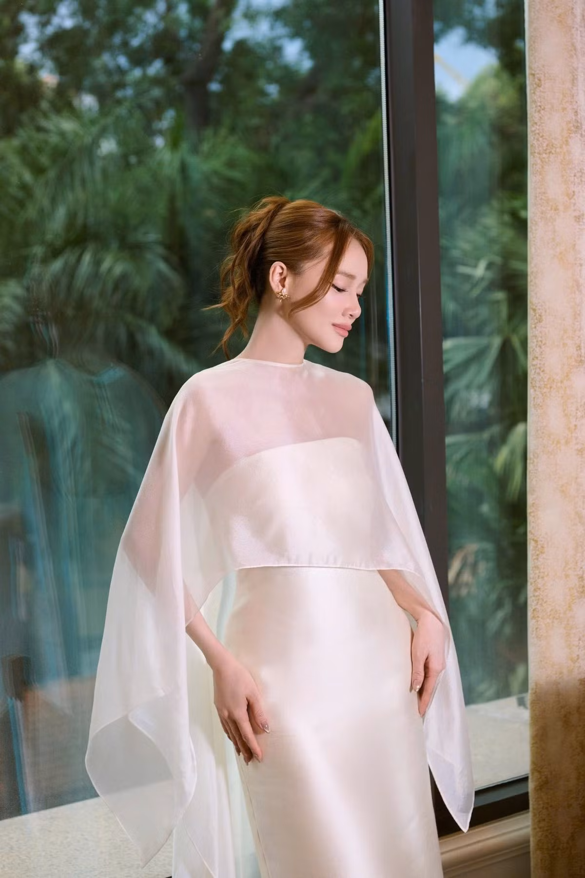 Từ lâu, Nhã Phương được biết đến là một trong những nữ diễn viên tài sắc của làng giải trí Việt. Không chỉ ghi dấu ấn với nhiều vai diễn truyền hình và điện ảnh, cô còn khiến nhiều người ngưỡng mộ khi xây dựng tổ ấm hạnh phúc bên ông xã Trường Giang và ba người con đáng yêu.