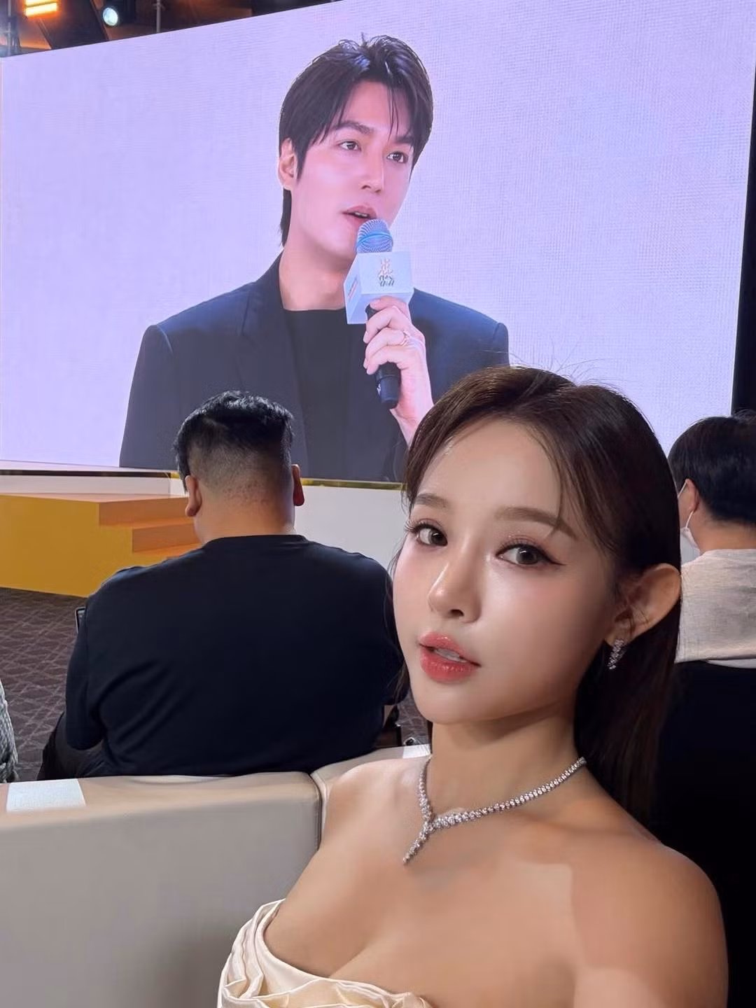 Xuất hiện tại event, chị đẹp diện chiếc đầm cúp ngực dáng đuôi cá màu trắng khoe sắc vóc "đỉnh nóc". Ảnh: FB Đặng Ngọc Huyền