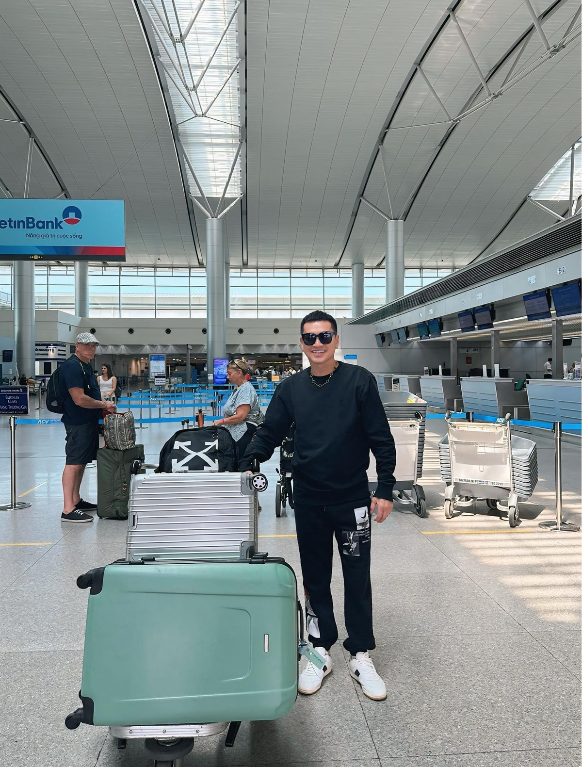 Diễn viên Quang Minh về Mỹ thăm người thân, bạn bè. Ảnh: FB Quang Minh