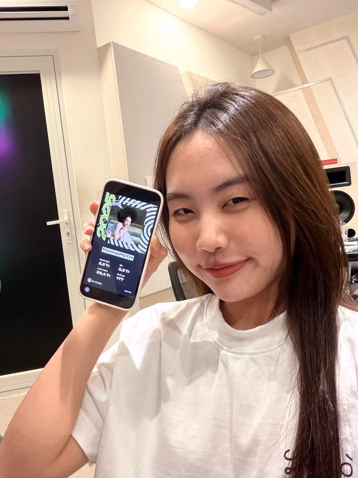 Khán giả dành nhiều lời khen ngợi dành cho vẻ đẹp mộc mạc của “chị Bảy”.