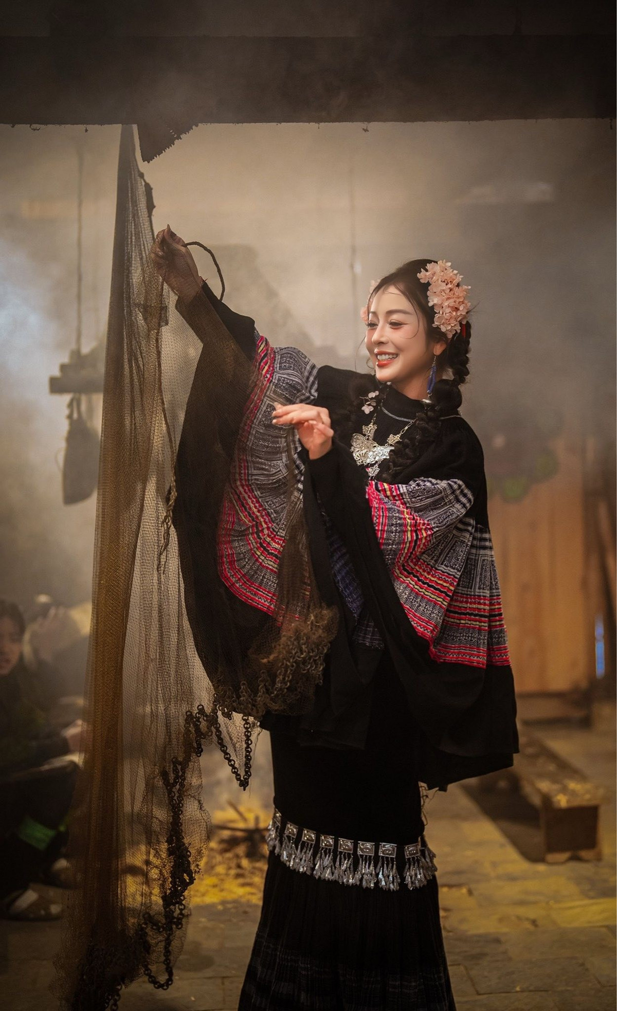 Trong chuyến công tác gần đây tại Sa Pa, Jennifer Phạm đã tranh thủ thực hiện một bộ ảnh kỷ niệm với concept lấy cảm hứng từ những cô gái vùng cao.