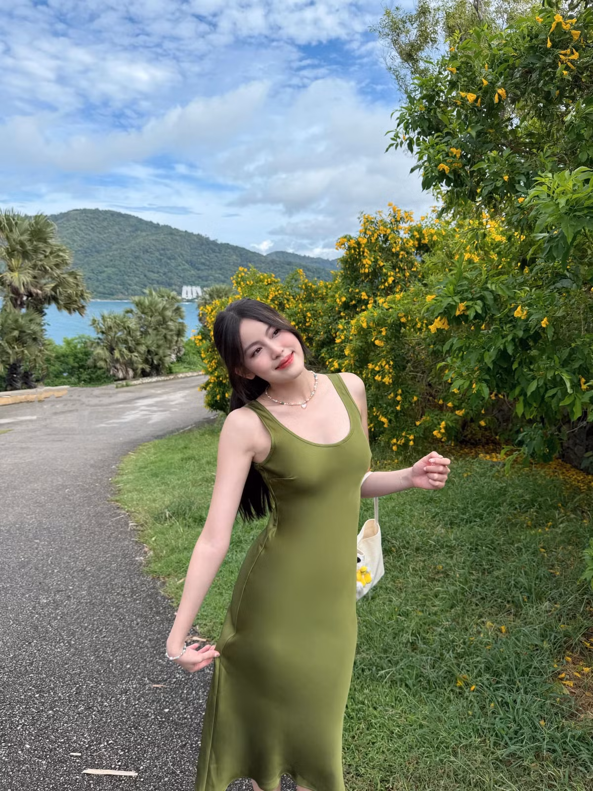 Tăng Mỹ Hàn hiện sinh sống tại TP.HCM, gây ấn tượng bởi nhan sắc xinh đẹp, vóc dáng cân đối. Nhiều người còn ví von cô chẳng thua kém Hoa hậu. Ảnh: FBNV