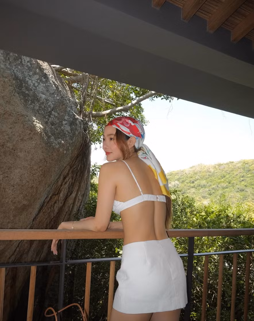 Cô góp phần tạo nên làn sóng tích cực về phong cách thời trang của các bà mẹ hiện đại với tinh thần tự do, phóng khoáng. Ảnh: FBNV