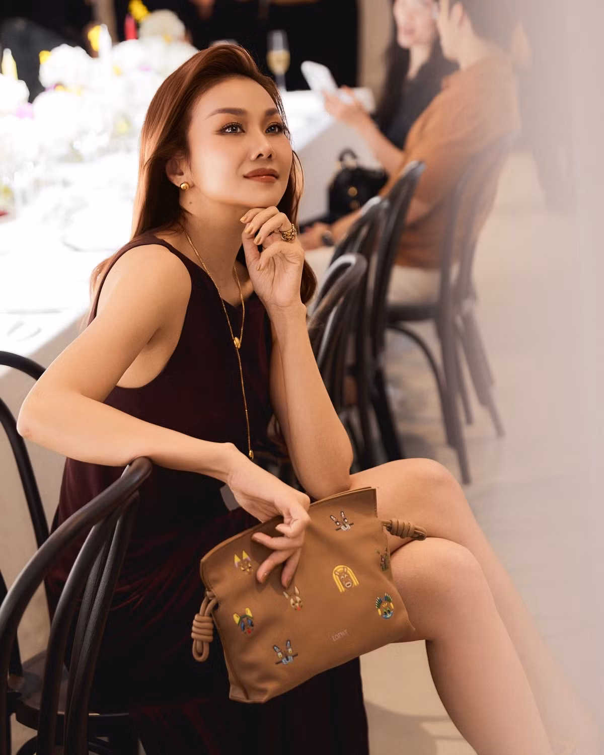 Phong cách làm đẹp của cô thiên về sự tối giản, thường ưu tiên lớp trang điểm nhẹ nhàng, tập trung tôn lên làn da khỏe khoắn.