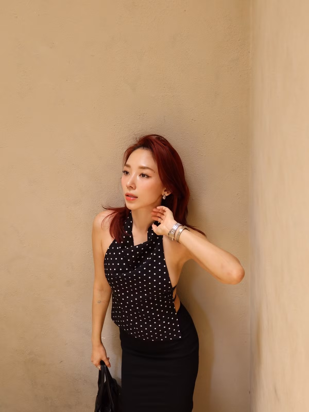 Tóc Tiên chọn cách xuất hiện đầy rạng rỡ trên mạng xã hội.