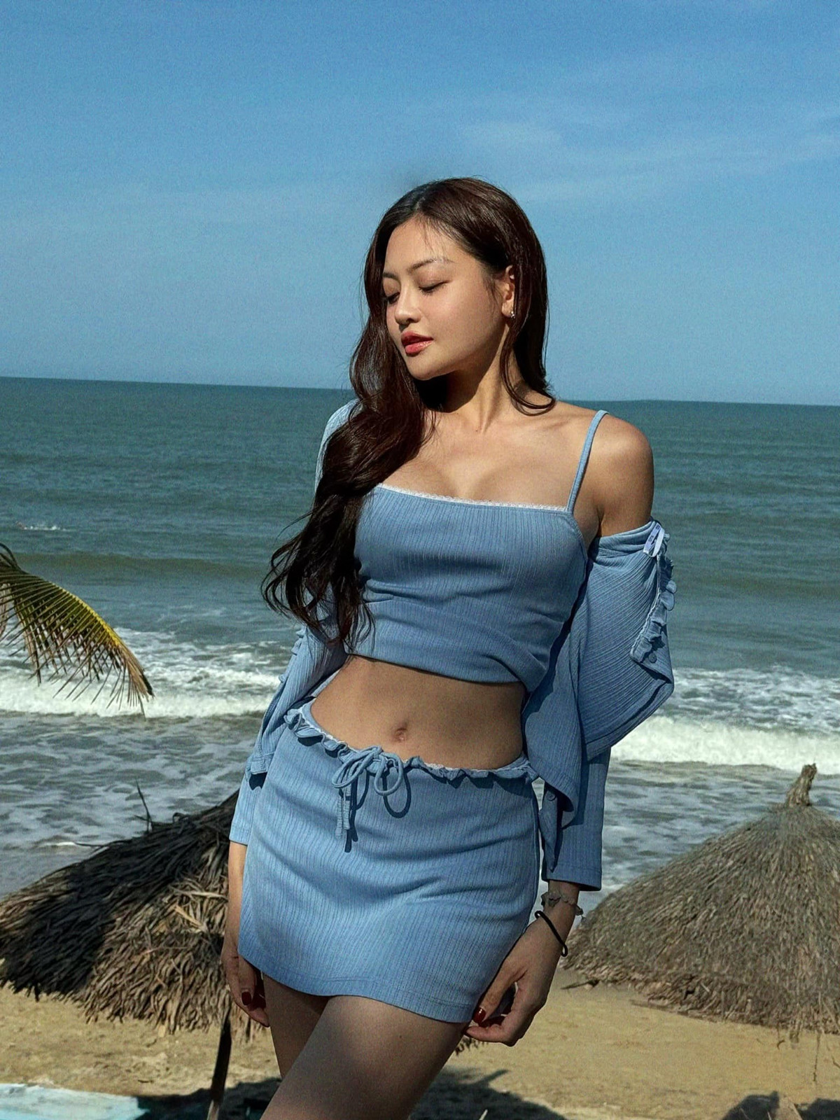 Cô chia sẻ bản thân là người khá kén chọn trong tình yêu. Vì quá tự lập và cũng trải qua nhiều thứ, nên cô mong muốn được ở bên cạnh một người đàn ông khiến cô cảm thấy mình được nhỏ bé lại. Ảnh: FB Thuỳ Anh
