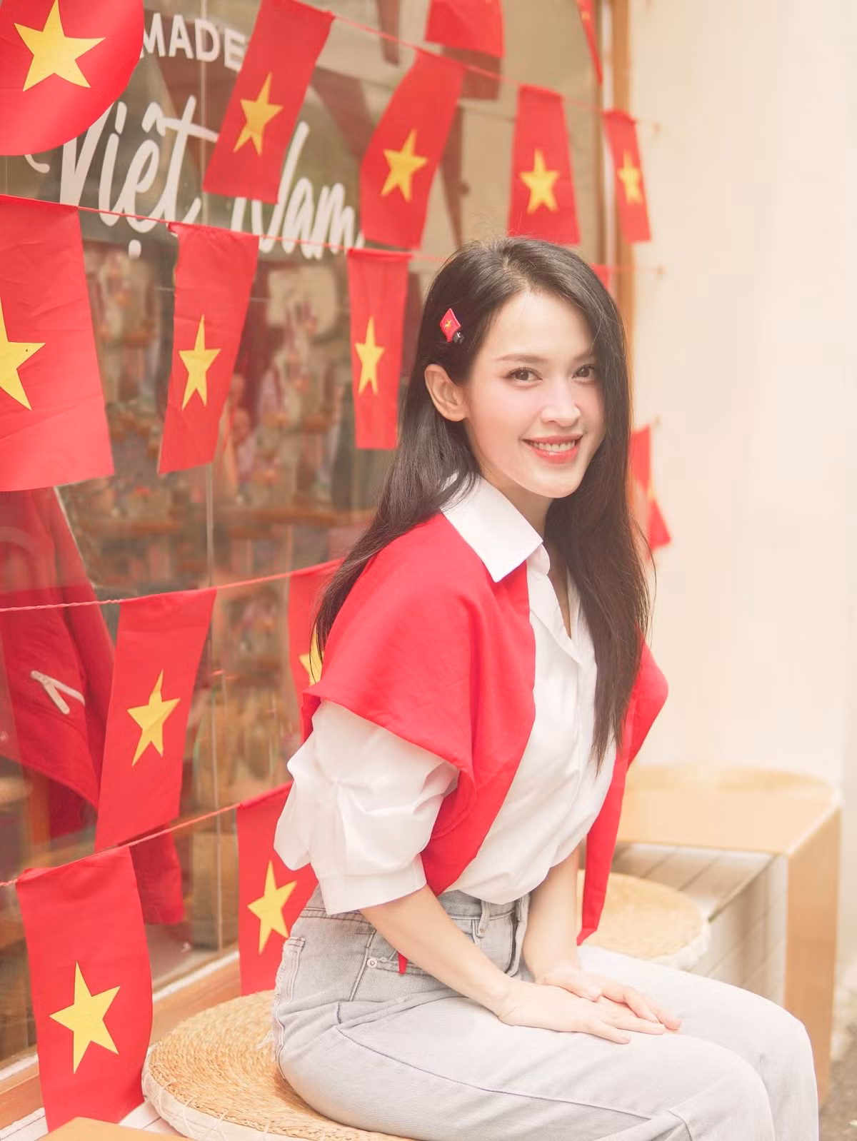 Tú Vi viết: "Yêu lắm Việt Nam ơi!". Ảnh: FB Lê Tú Vi