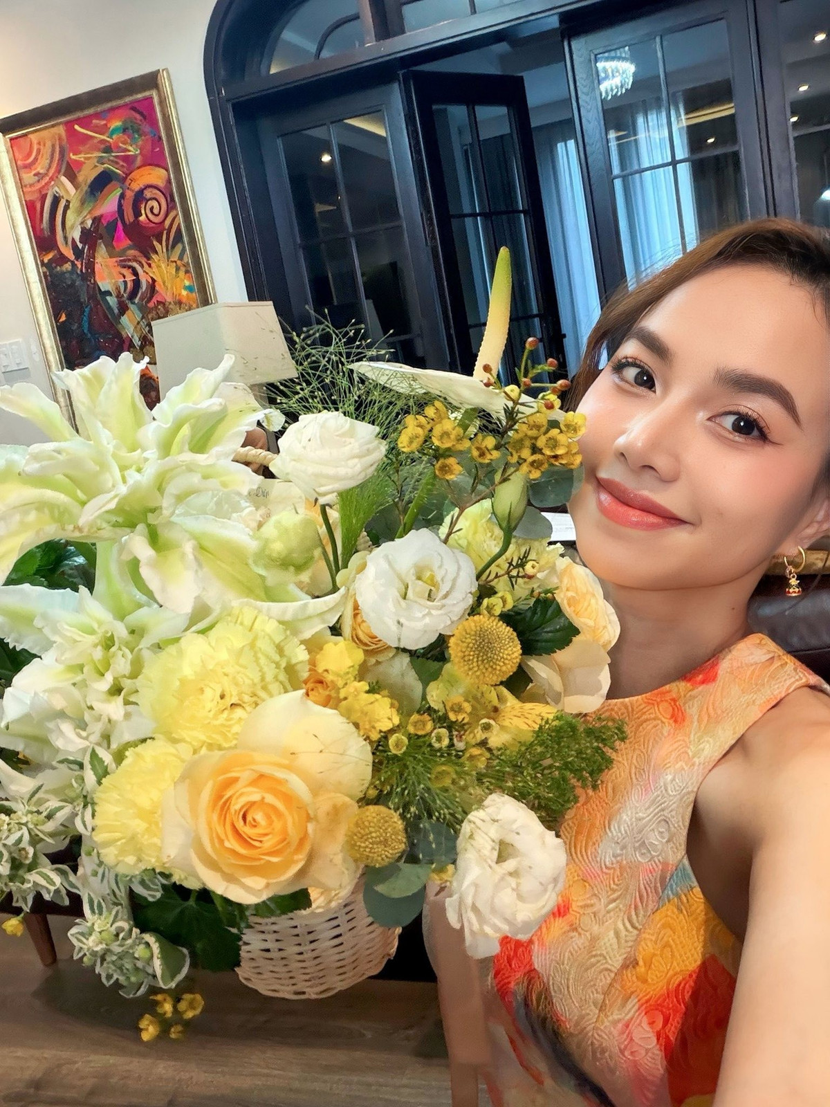 Đinh Ngọc Diệp sinh năm 1984, bước chân vào làng giải trí sau khi giành ngôi vị cao nhất của cuộc thi Hoa khôi Tây Đô năm 2004.