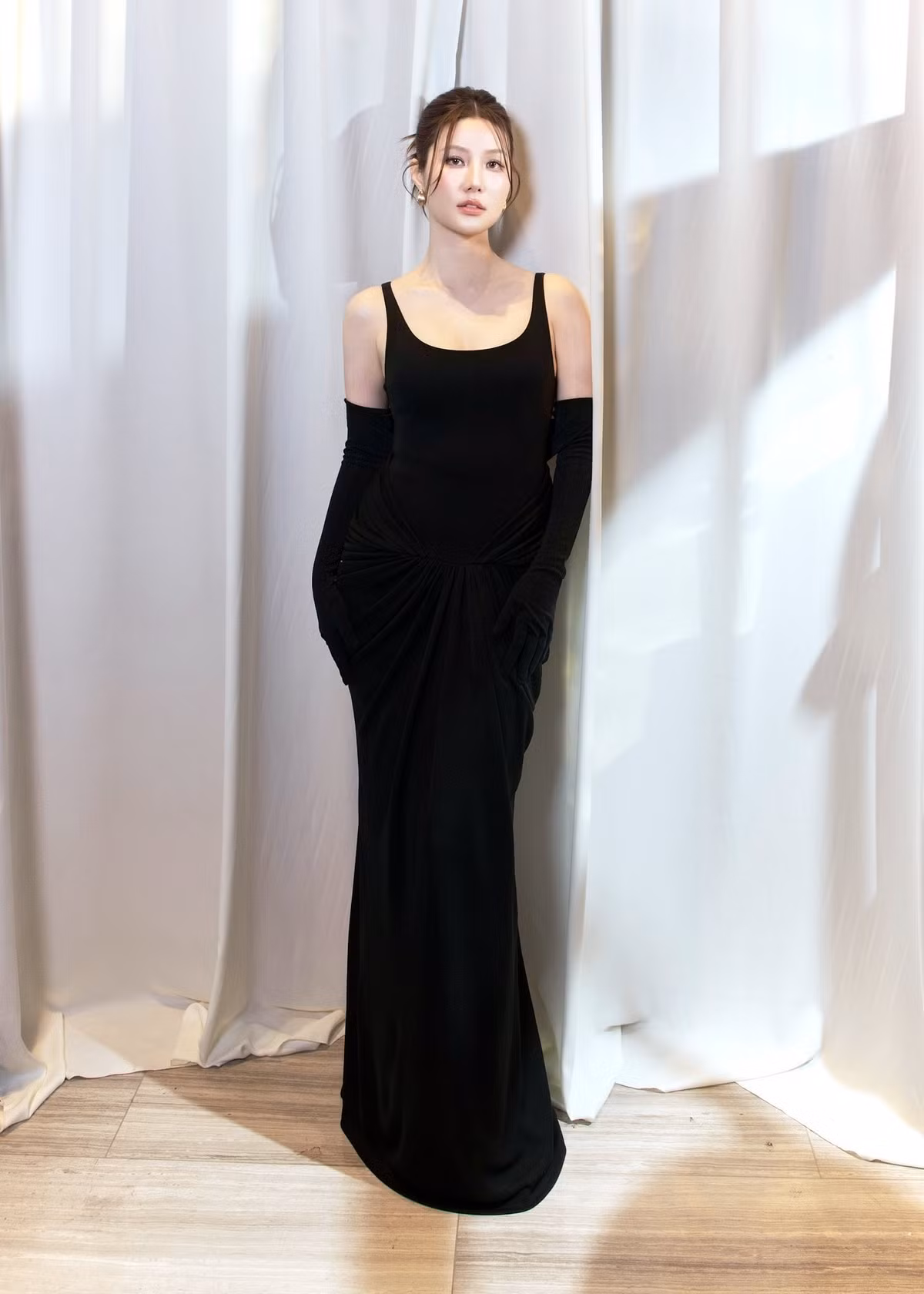 Từ khi kết hôn, Diễm My tạm dừng hoạt động nghệ thuật. Thời gian qua, nữ diễn viên không tham gia bộ phim nào. Thỉnh thoảng, cô mới tham gia sự kiện giải trí.