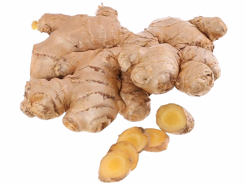 Nếu muốn đẩy nhanh chu kỳ kinh nguyệt và cảm thấy dễ chịu hơn, chị em có thể giã nát gừng, hòa với nước nóng rồi uống từng chút một. Ngoài ra, gừng giã nhỏ hòa với rượu trắng rồi thoa nhẹ nhàng lên bụng dưới cũng là cách được nhiều người áp dụng, có thể giúp kỳ kinh kết thúc sớm hơn trong khoảng hai ngày.