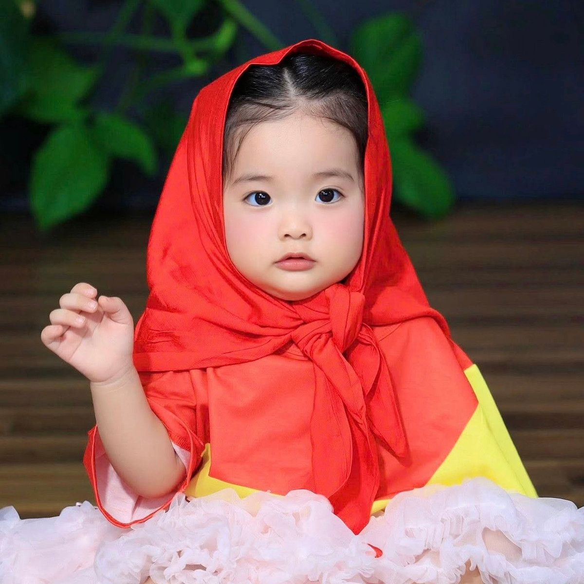 Không chỉ xinh xắn, đáng yêu, theo tiết lộ từ Khánh Thi, Lisa còn sớm bộc lộ năng khiếu khiêu vũ, hứa hẹn là “con nhà nòi” đúng nghĩa.