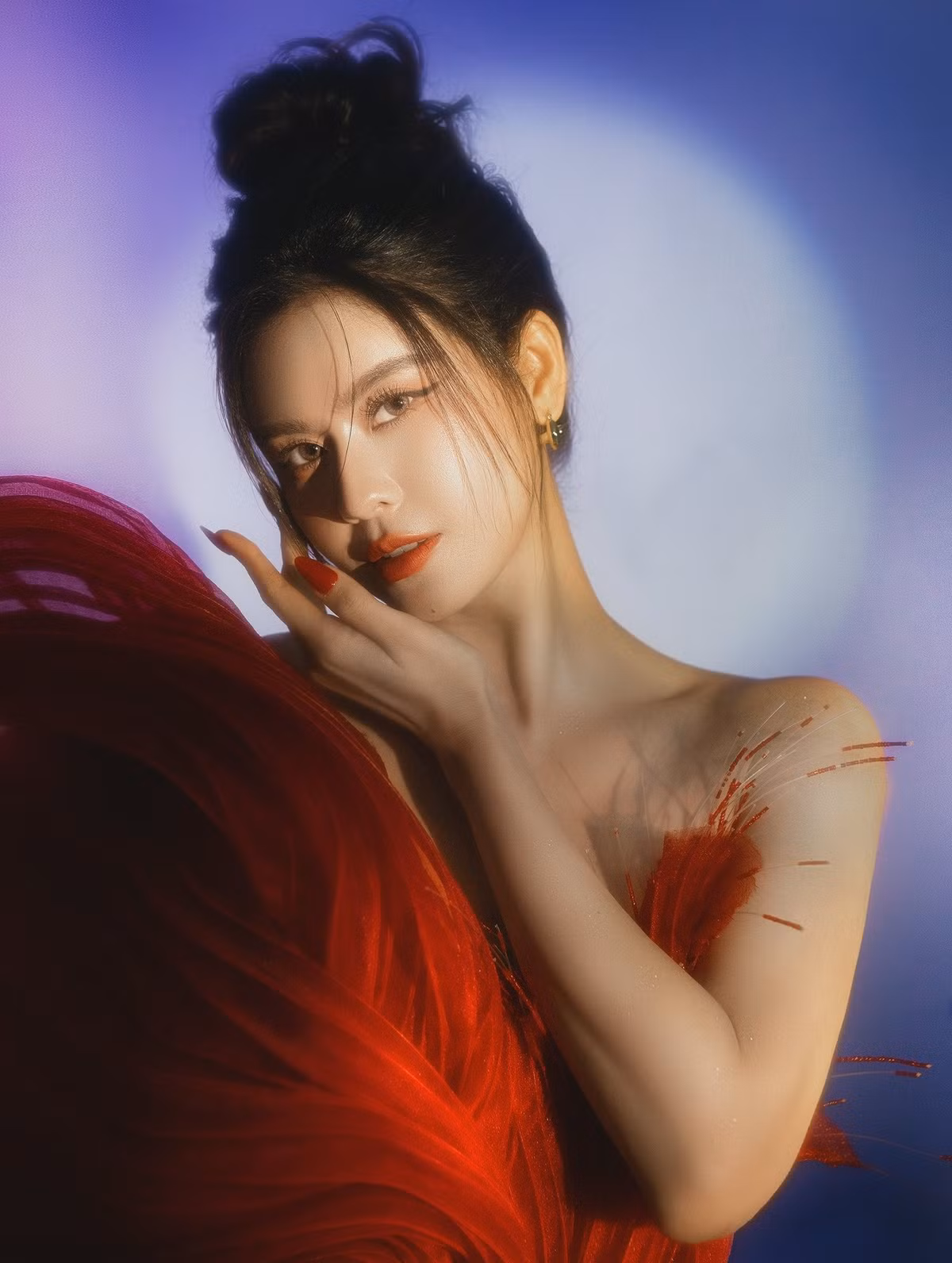 Vóc dáng thon gọn, nóng bỏng của bà mẹ một con cũng là kết quả của quá trình tập luyện nghiêm túc và duy trì chế độ ăn uống cân bằng.