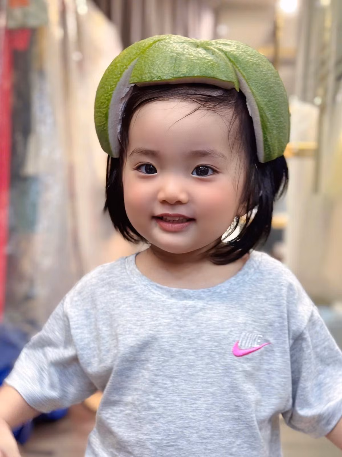 Không ít người hâm mộ nhận xét, với năng khiếu sẵn có cùng sự định hướng của bố mẹ, Lisa có thể sẽ nối gót gia đình, trở thành gương mặt sáng giá trong lĩnh vực nghệ thuật trong tương lai.