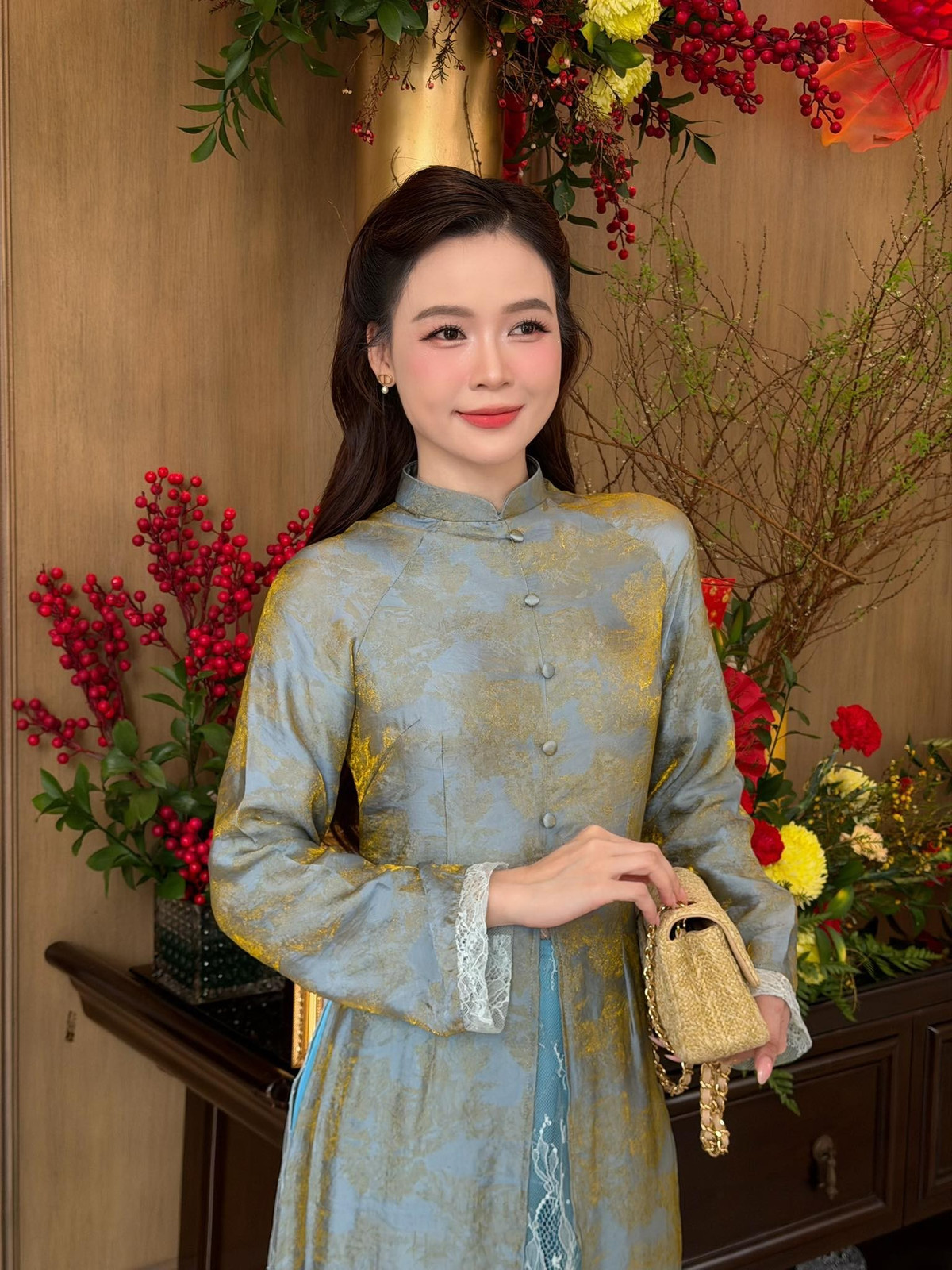 Diễn viên Sam cho biết cô "giữ chuỗi mỗi mùng 1 bộ áo dài". Ảnh: FB Sam