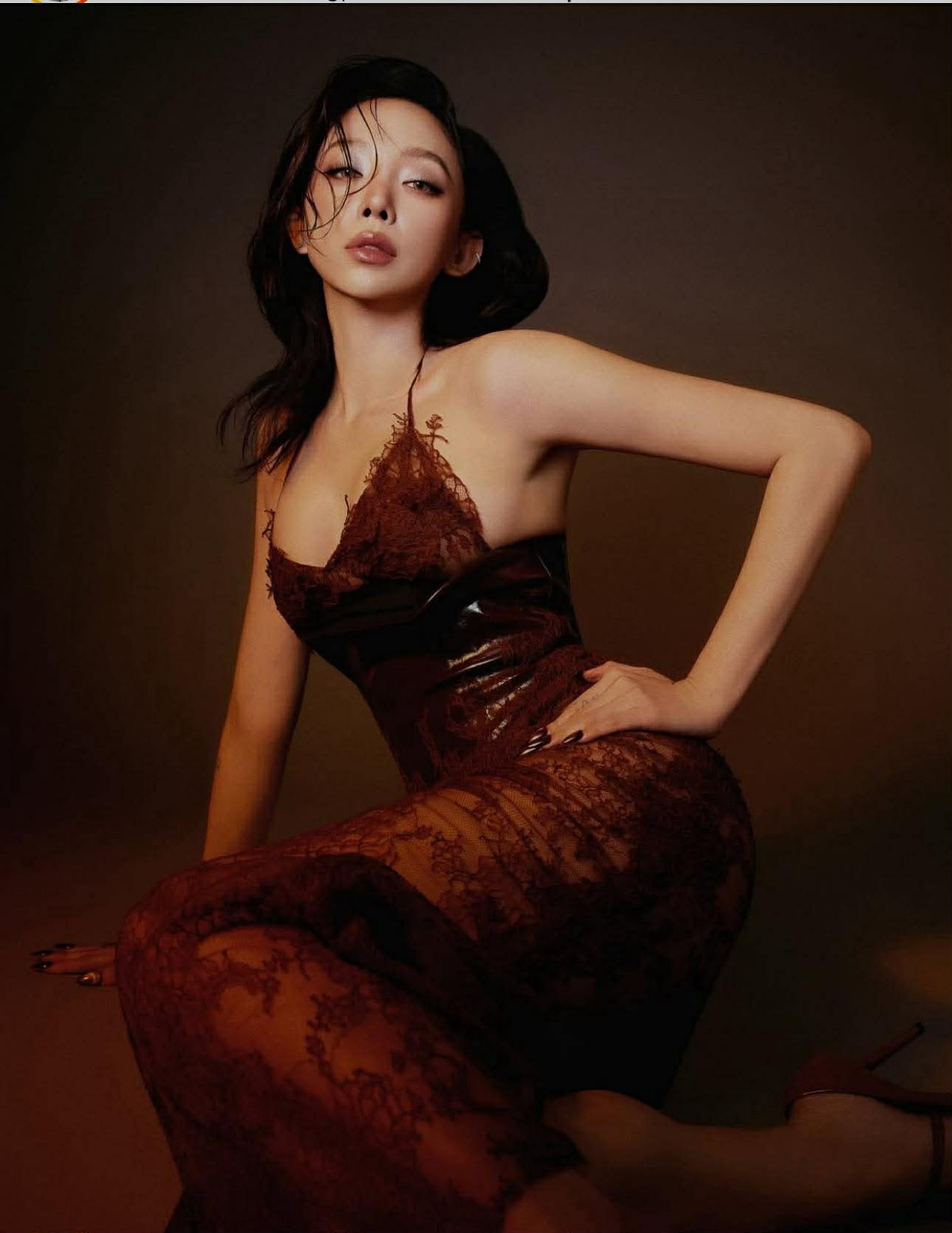 Thời gian gần đây, Tóc Tiên càng chuộng trang phục gợi cảm. Cô thường xuyên xuất hiện với những trang phục ôm sát hoặc cúp ngực khoe vóc dáng cân đối.