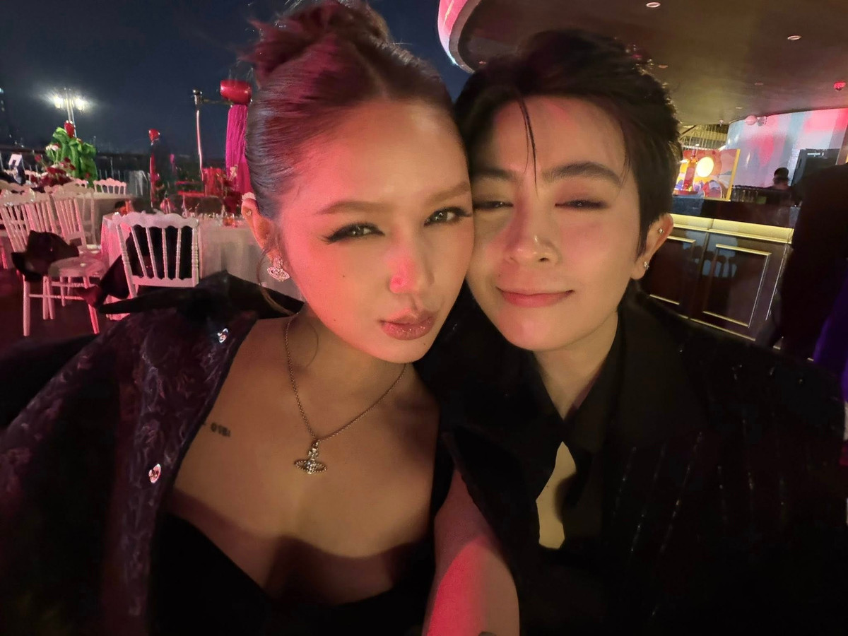 Gần đây, mỗi lần xuất hiện trước công chúng hay trên mạng xã hội, Xoài Non đều gây chú ý với gương mặt tươi tắn, nụ cười rạng rỡ.