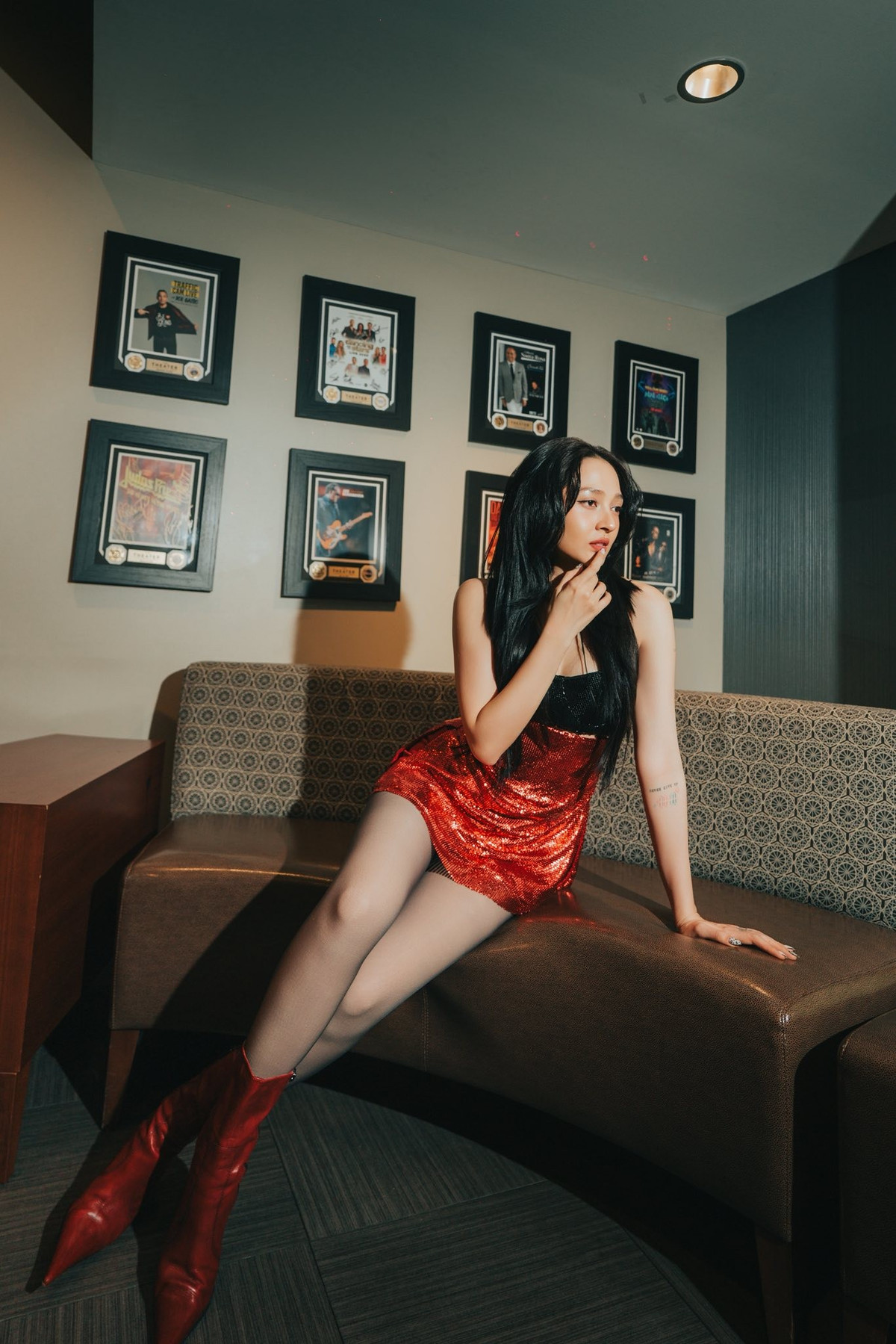 So với nhiều mỹ nhân khác, Bảo Anh không sở hữu chiều cao quá nổi bật, nhưng bù lại, đôi chân thon nuột và thẳng tắp lại là lợi thế lớn.