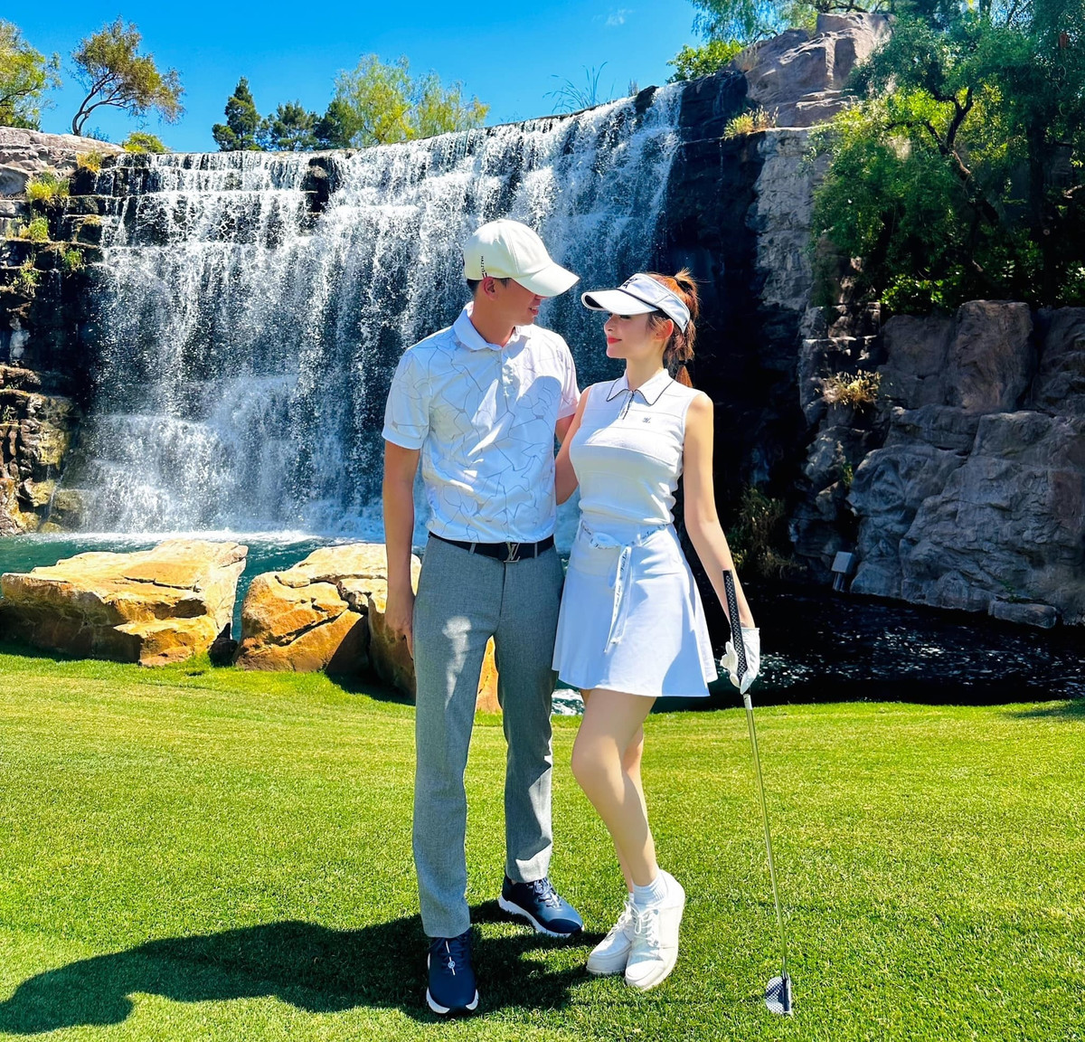 Cặp đôi kết hôn vào năm 2013 và từ đó, người đẹp gần như rút khỏi showbiz để tập trung chăm sóc gia đình. Suốt hơn một thập kỷ qua, Huyền Baby tận hưởng cuộc sống làm dâu hào môn tại TP HCM, thường xuyên chia sẻ những khoảnh khắc hạnh phúc bên chồng và hai con.