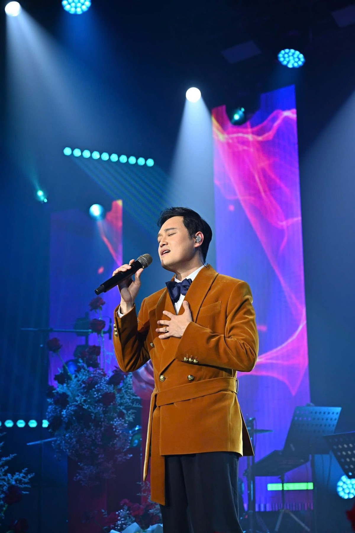 Quang Vinh "phiêu" trên sân khấu. Ảnh: FB Quang Vinh