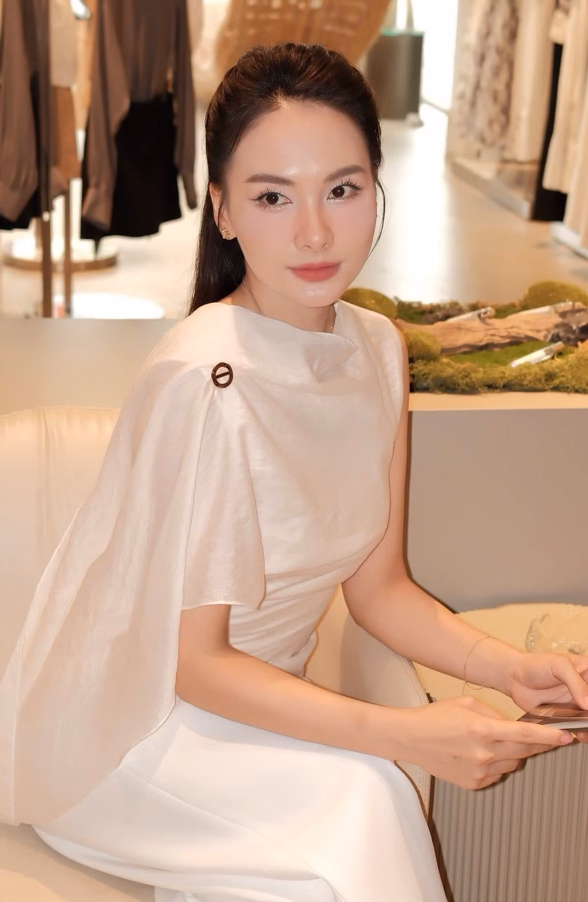 Diễn viên Bảo Thanh sang trọng, quyến rũ dự sự kiện. Ảnh: FB Bảo Thanh