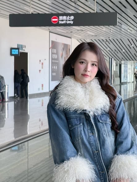 Mới đây, Sam chia sẻ loạt ảnh check-in tại sân bay và nhanh chóng thu hút sự chú ý của cộng đồng mạng.