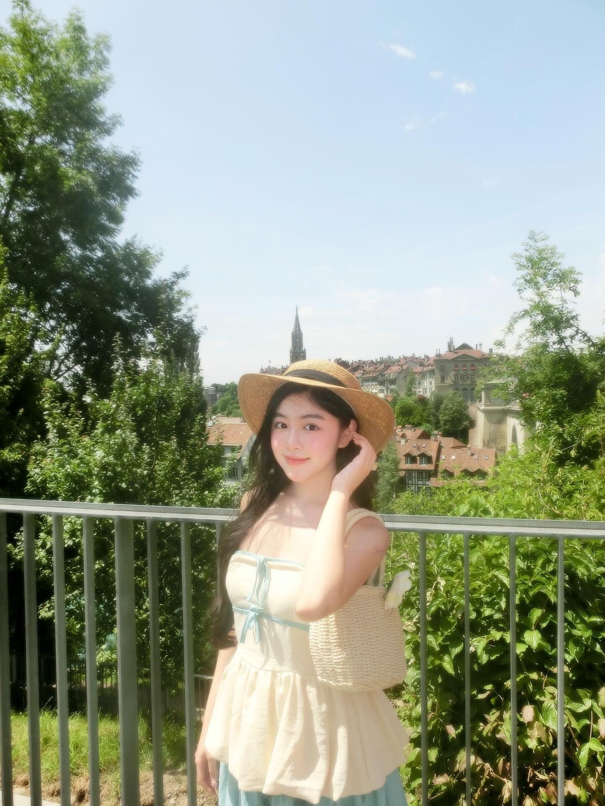 Lọ Lem - con gái Quyền Linh "xả" ảnh xinh đẹp như nàng thơ trong chuyến du lịch Thuỵ Sĩ. Ảnh: FB Mai Thảo Linh