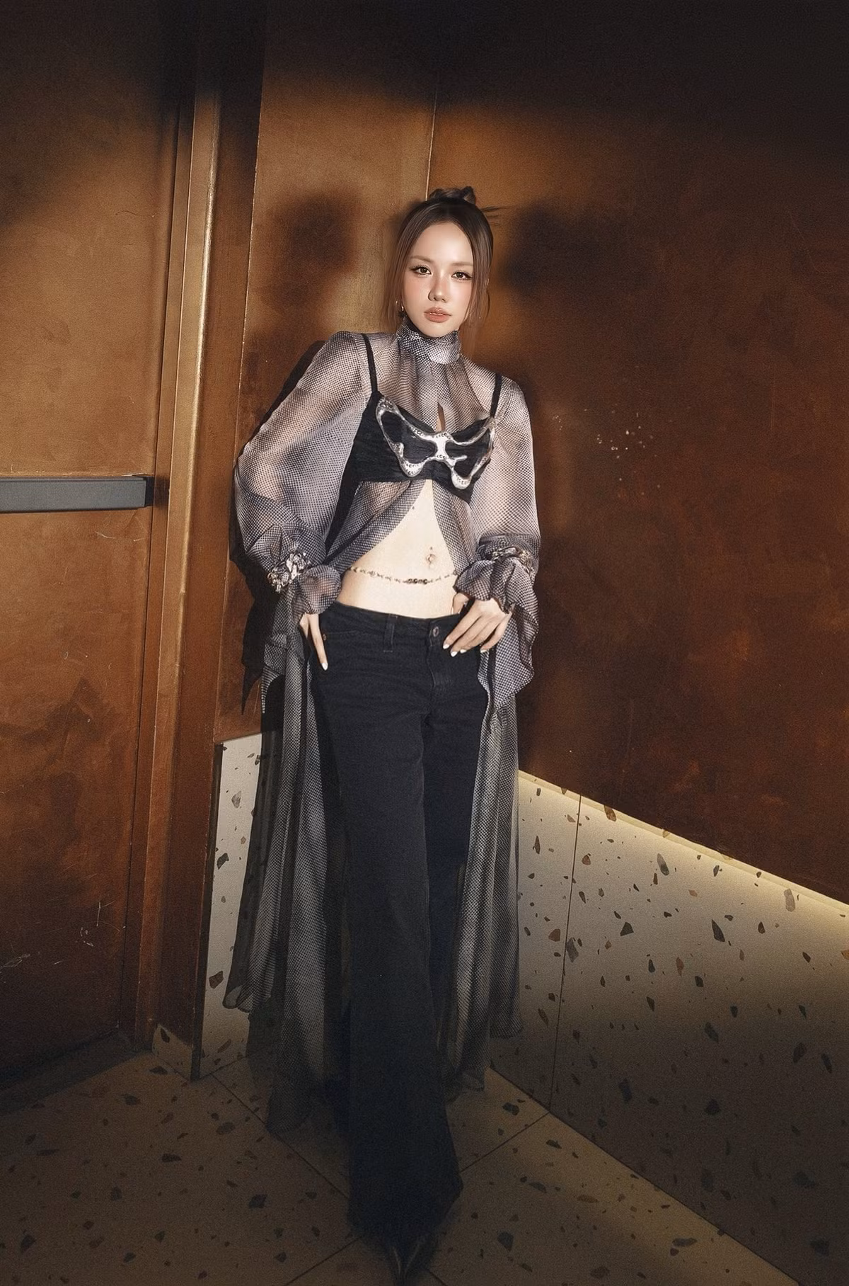 Người hâm mộ còn cho rằng nữ ca sĩ đang lão hoá ngược. Ảnh: FB Phương Ly