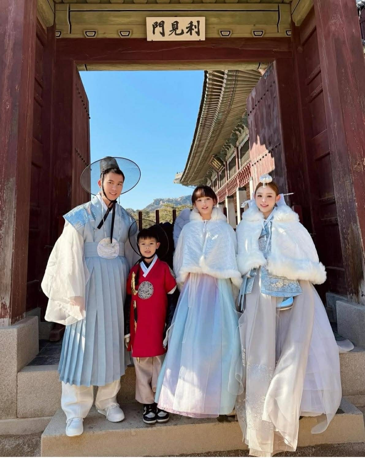 Ở tuổi 13, bé Diễm My đã sớm thu hút sự chú ý bởi vẻ ngoài nổi bật, thần thái tự tin cùng cuộc sống đáng mơ ước.