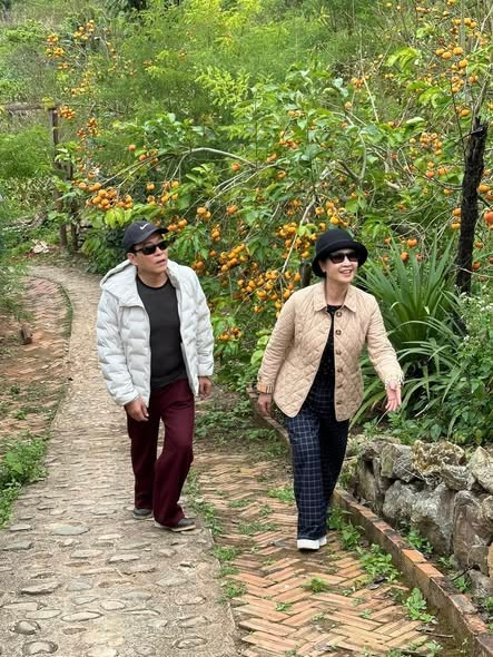 NSND Lan Hương chia sẻ hình ảnh chuyến công tác cùng chồng tại Mộc Châu. Ảnh: FB Lan Hương Bông