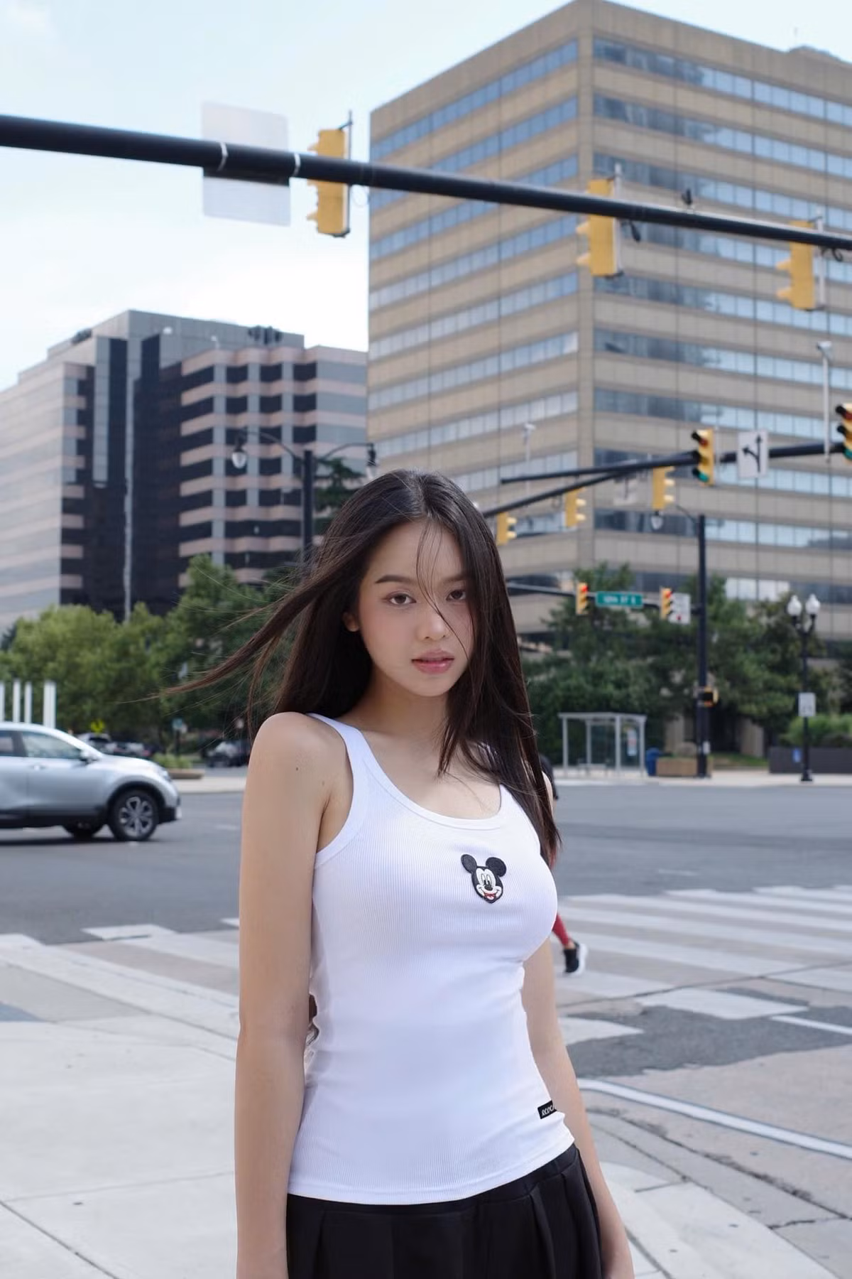 Tin tức sao Việt 11/7: Hoa hậu Thanh Thuỷ tạo dáng chụp ảnh trên đường phố nước Mỹ. Ảnh: FB Huỳnh Thị Thanh Thủy