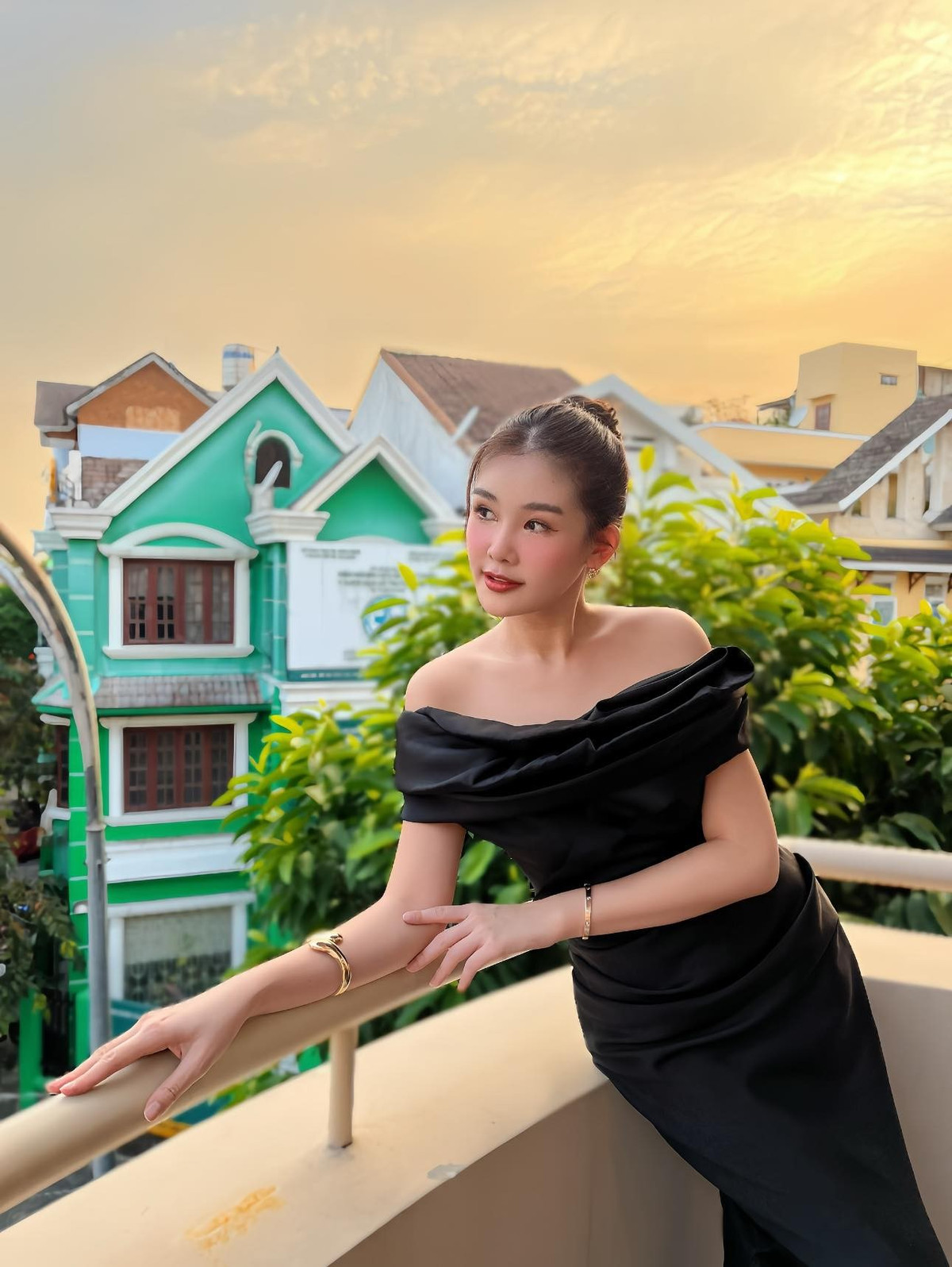 Hiện tại, Hoa hậu Ngân Anh không đặt nặng vấn đề trở lại showbiz. Ảnh: FB Lê Âu Ngân Anh