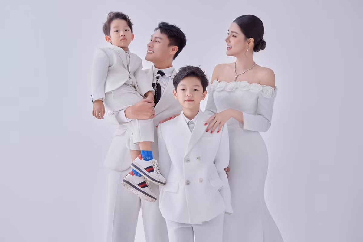 Phải đến khi bước sang năm thứ 8 của hôn nhân, khi sự nghiệp và cuộc sống gia đình đã ổn định, Mạc Hồng Quân và Kỳ Hân mới quyết định cùng nhau trở lại làm những điều mình yêu thích.