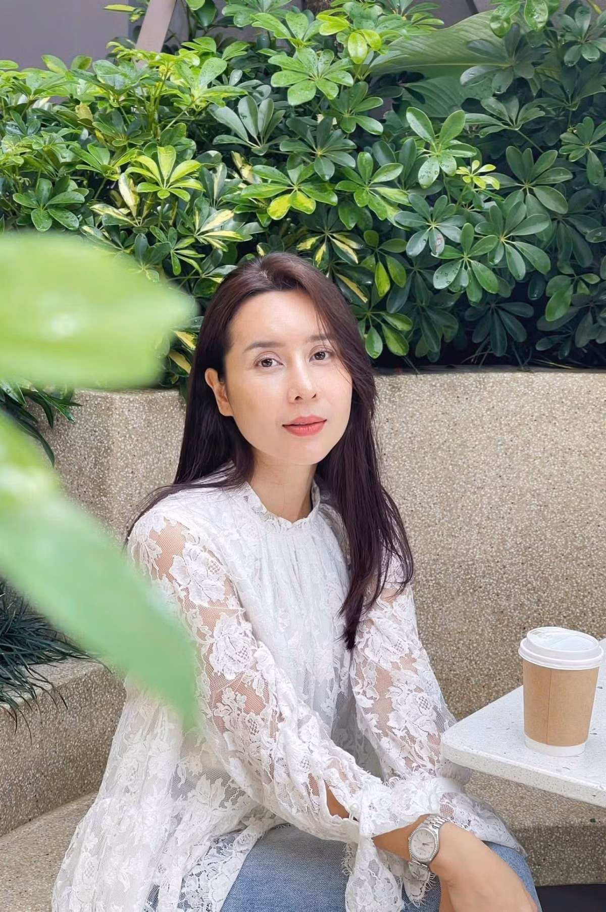 Lưu Hương Giang toát lên vẻ đẹp tự nhiên, rạng rỡ và trẻ trung đáng kinh ngạc.