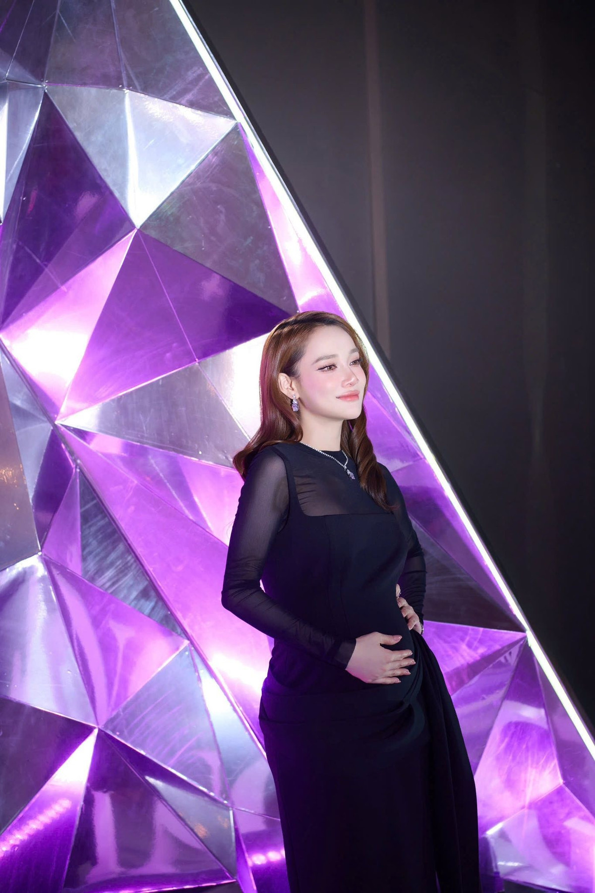 So với hai lần sinh nở trước, nữ diễn viên được khen ngày càng mặn mà và đằm thắm hơn.