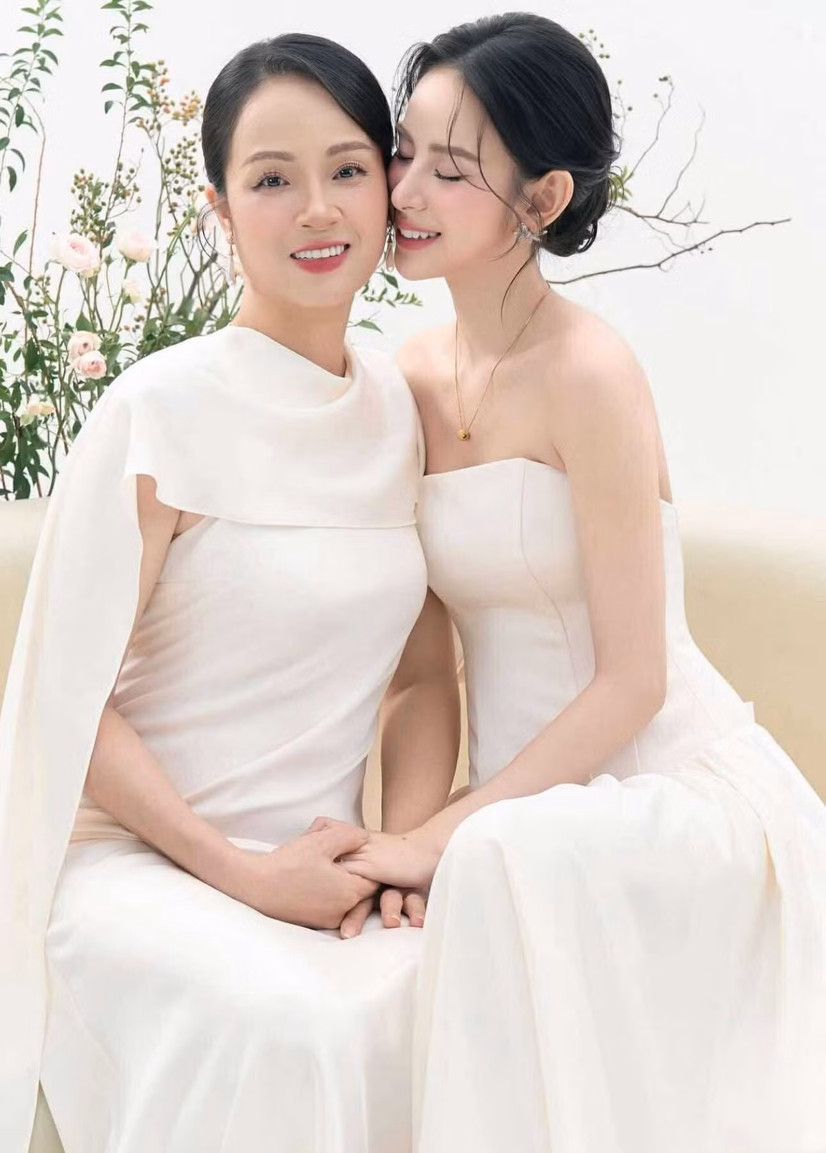 Hương Liên từng được khán giả biết đến qua The Face Vietnam và nhanh chóng gây ấn tượng với vẻ ngoài trong sáng, nụ cười tỏa nắng.