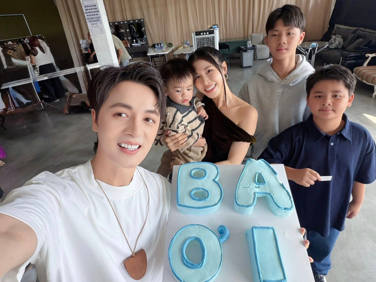 Ca sĩ Đăng Khôi đón sinh nhật ấm áp bên gia đình. Ảnh: FB Dang Khoi Nguyen