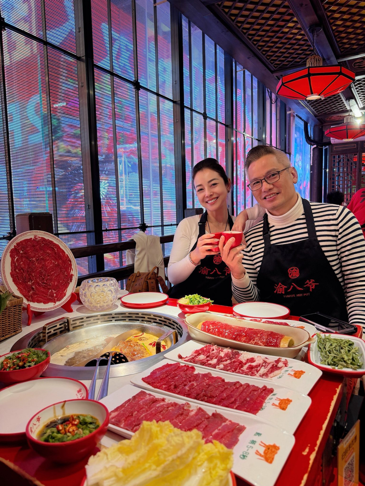 Bên cạnh hành trình tham quan, vợ chồng Jennifer Phạm còn thỏa mãn “đam mê bất tận với ẩm thực”.