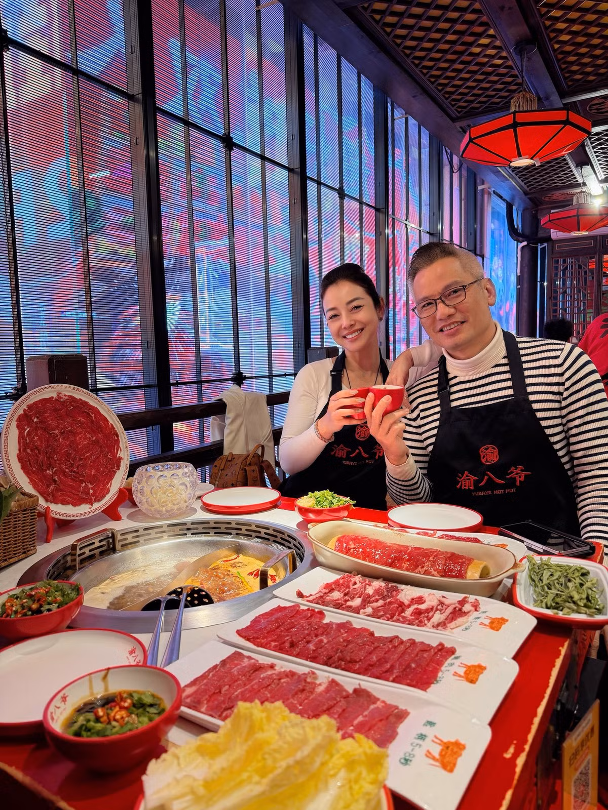 Bên cạnh hành trình tham quan, vợ chồng Jennifer Phạm còn thỏa mãn “đam mê bất tận với ẩm thực”.