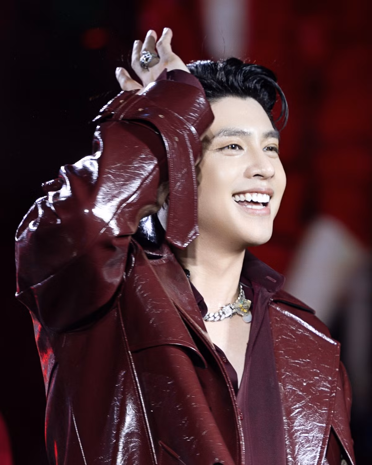 So với thời điểm mới vào nghề, Noo Phước Thịnh hiện tại mang vẻ điển trai chững chạc, nam tính hơn nhưng vẫn giữ được nét trẻ trung vốn có.