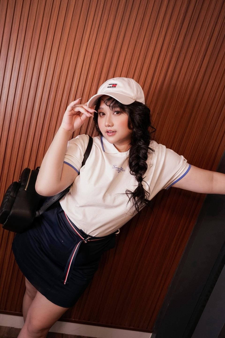 Trúc Anh xinh đẹp, năng động với chân váy ngắn và áo thun. Ảnh: FB Trúc Anh