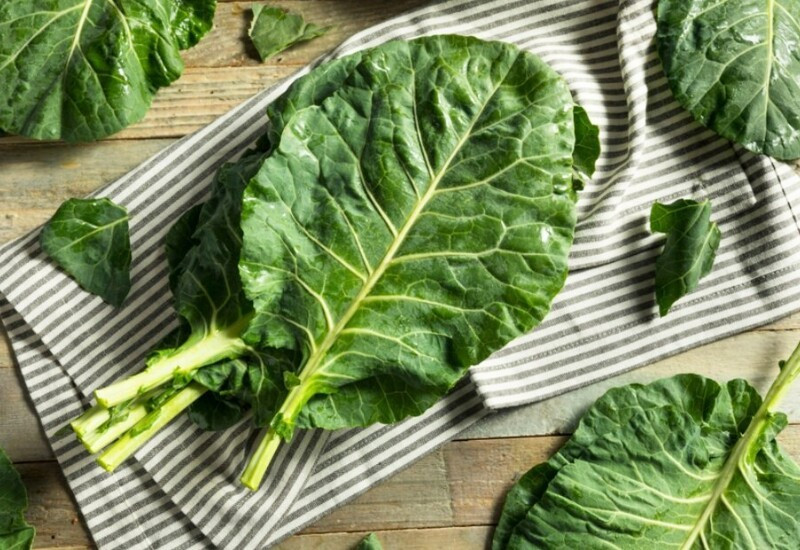 Thuộc họ cải, cải rổ chứa vitamin C, K, canxi và glucosinolates giúp chống oxy hóa, bảo vệ tế bào và hỗ trợ xương chắc khỏe.