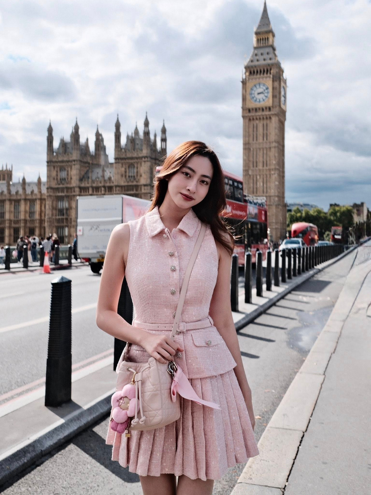 Hoa hậu Lương Thùy Linh hào hứng khi trở lại Anh sau 6 năm. Ảnh: FB Lương Thùy Linh