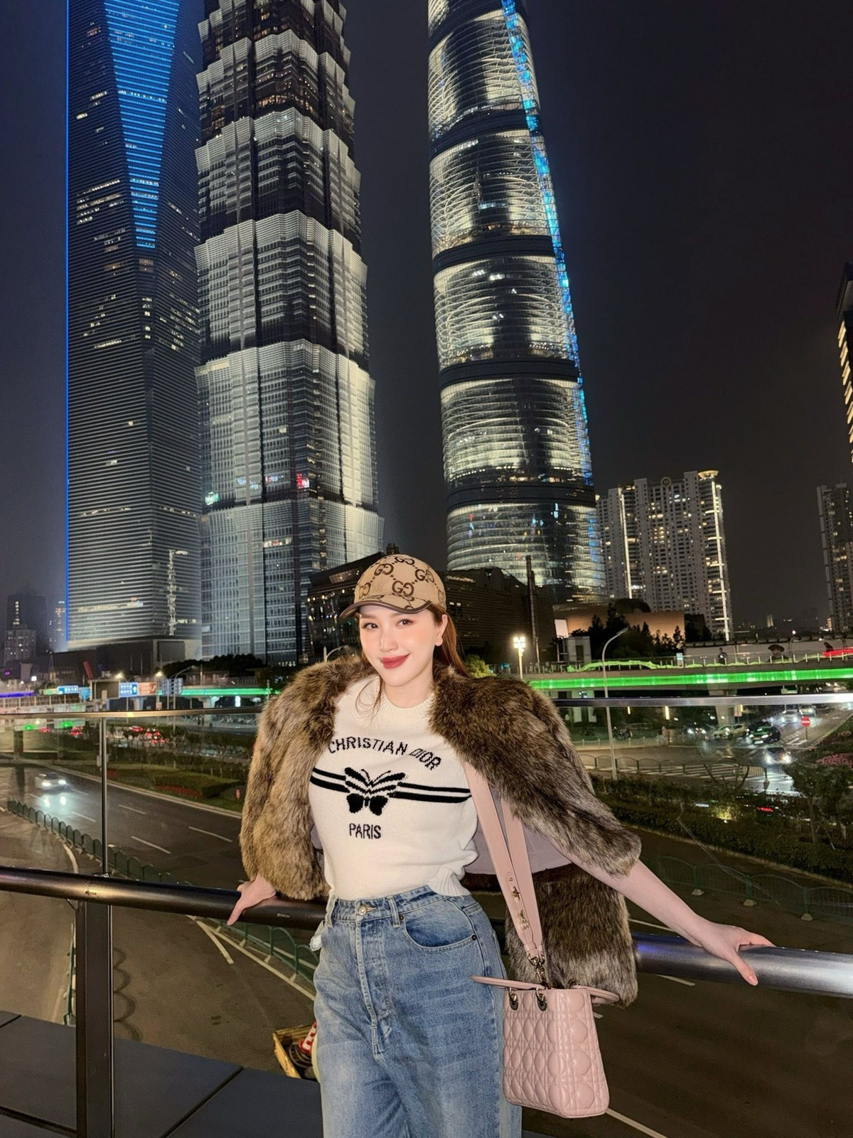 Ca sĩ Bảo Thy khoe vẻ sang chảnh trong chuyến du lịch gần đây. Ảnh: FB Bao Thy Tran