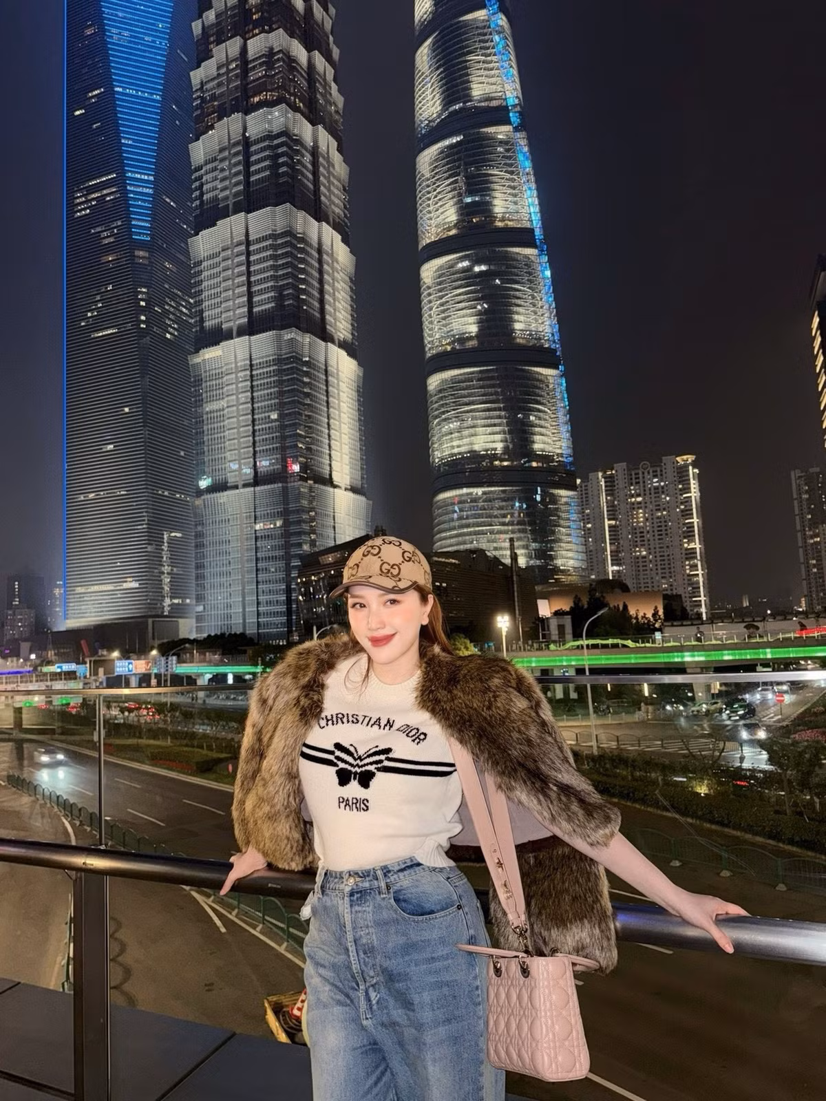 Ca sĩ Bảo Thy khoe vẻ sang chảnh trong chuyến du lịch gần đây. Ảnh: FB Bao Thy Tran